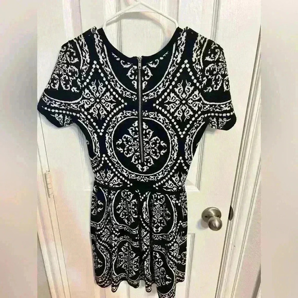 ROMEO + JULIET Couture Intarsia Knit Dress Size M - Picture 5 of 5